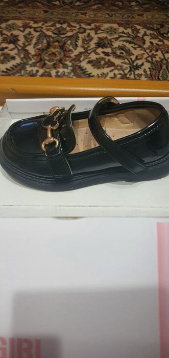 Взуття для дівчинки