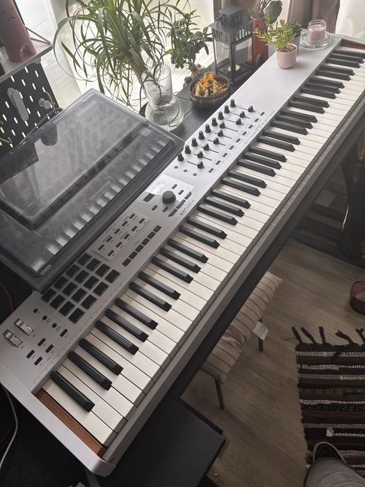 Arturia Keylab 88 MKII + Wooden Legs