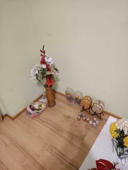 Kwiaty sztuczne wazon termos blender piłka torby podróżne