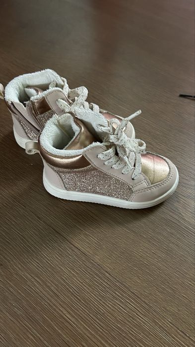 Чоботи на дівчинку фірми H&M