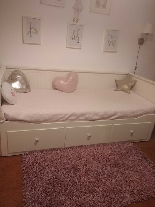 Cama de solteiro /casal com 2 colchões