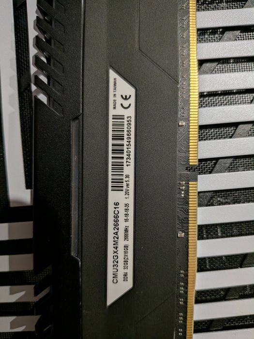 Pamięć RAM 32Gb ddr4 Corsair 2666MT  CL 16 (2x16gb)