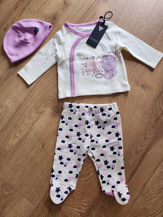 Zestaw Guess dla niemowlaka na 3 miesiace