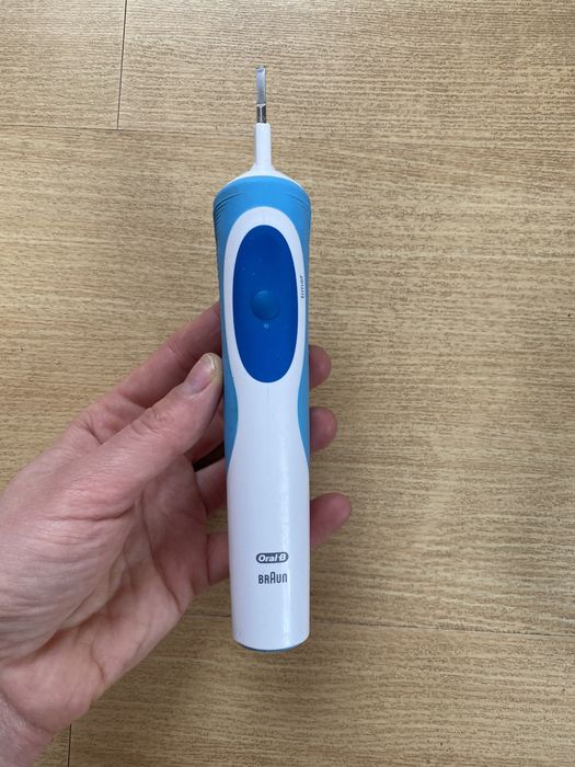 Oral-B, електрична зубна щітка