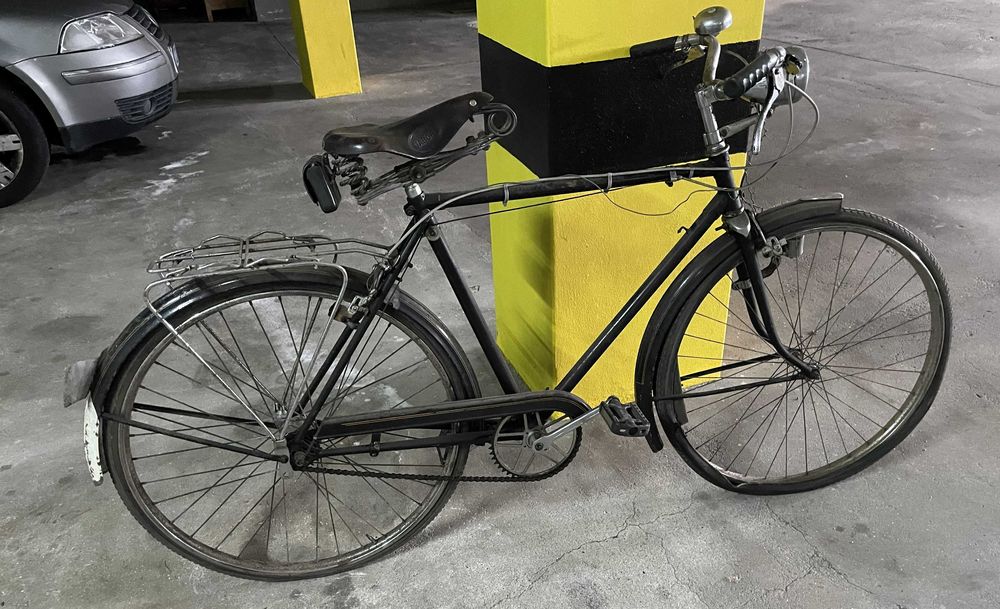 Bicicleta portuguesa antiga típica Pasteleira