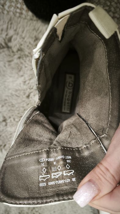 Черевики Bugatti 39 розмір.