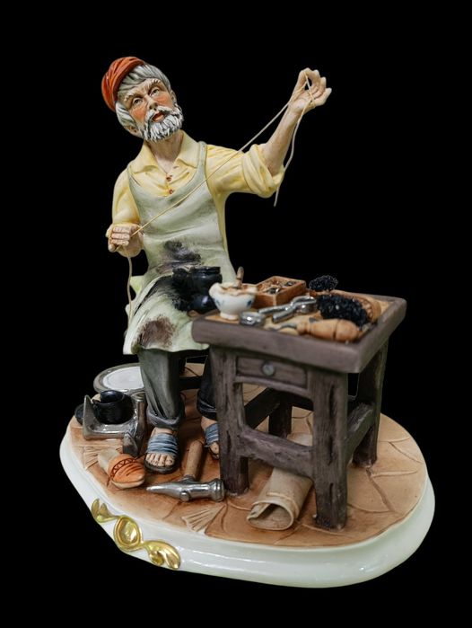 Фарфоровая статуэтка Каподимонте