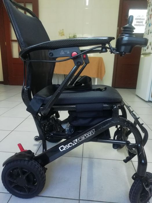 Cadeira eléctrica em carbono muito leve