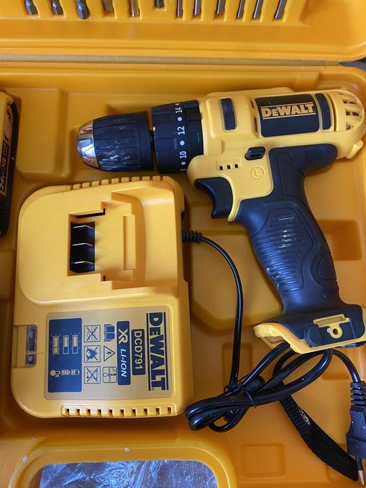 Шуруповерт DeWalt dcd771