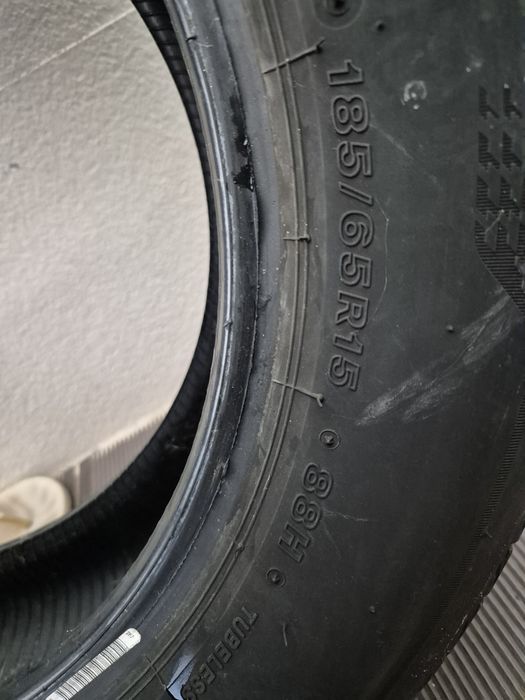 Pneu Brigestone Turanza 185/65/R15 semi novo