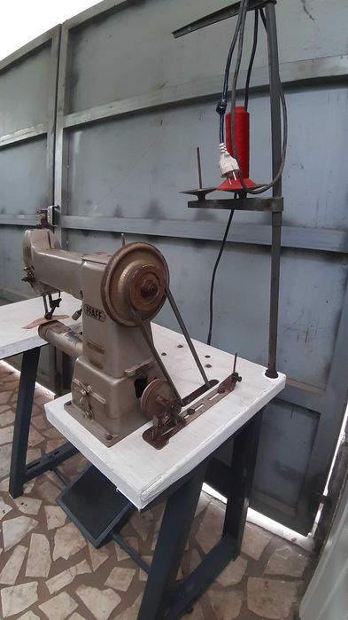Máquina PFAFF de coser peles