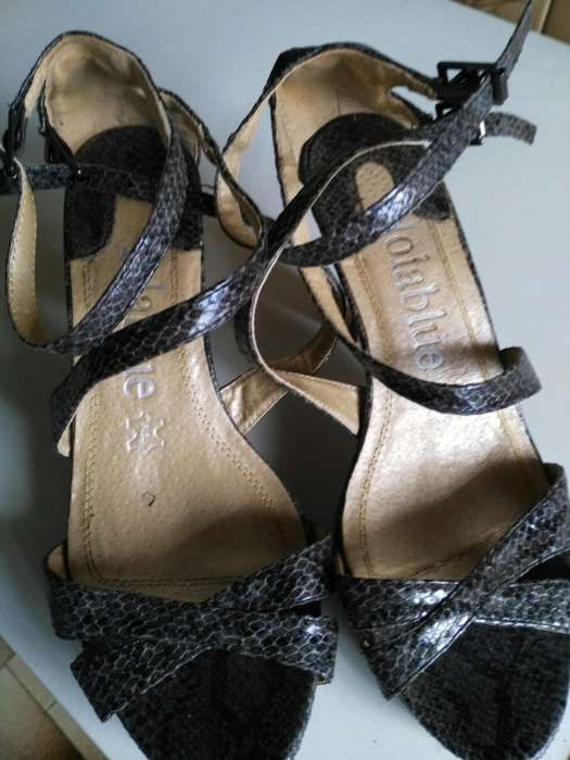 Sapatos e sandálias