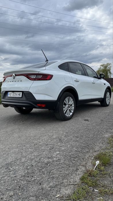Гарний кросовер Renault Arkana