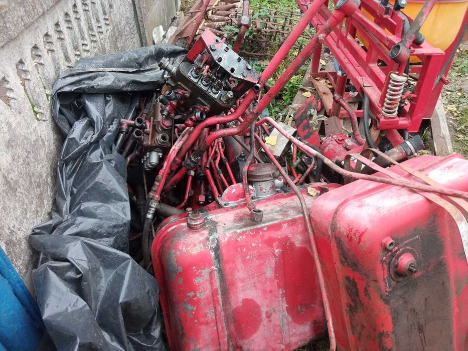Продам екскаватор ЮМЗ в розібраному стані.