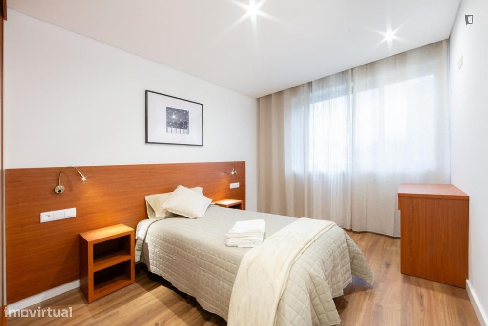 Quarto - localizado em Maia Porto
