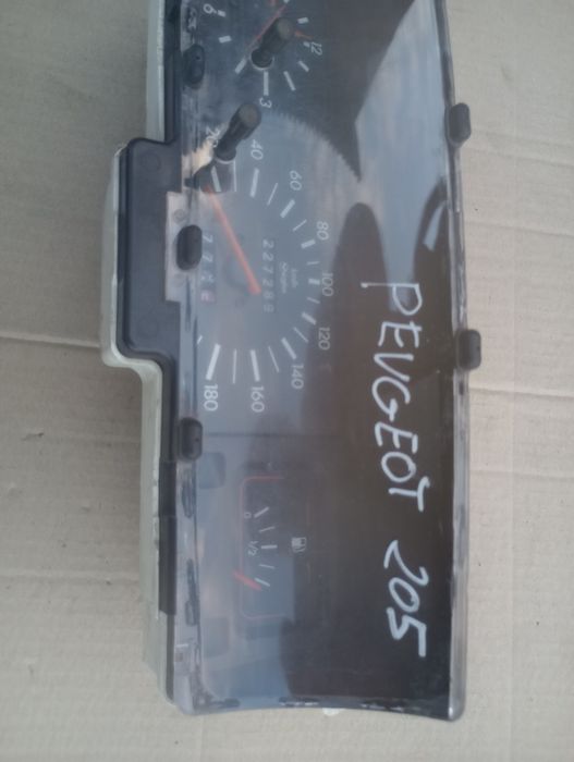 Peugeot 205 benzyna  licznik zegar zegary