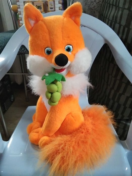 Нова м'яка іграшка Лисичка(розповідає віршик рос. мовою)