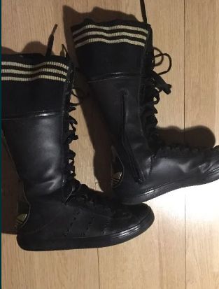 Botas Tennis Adidas, pretas e douradas, n.38