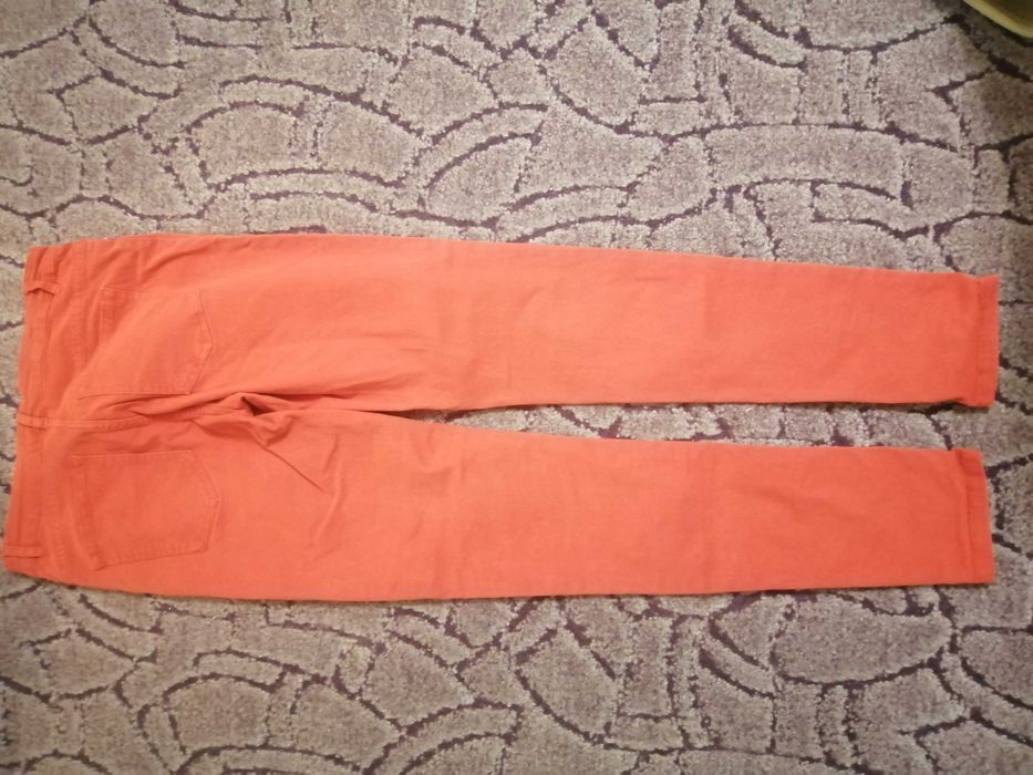 Damskie spodnie dżinsowe czerwone