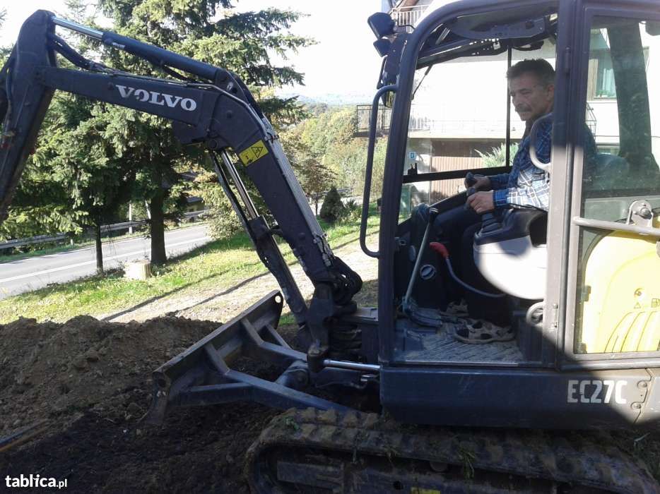 Usługi koparką ,minikoparka koparką obrotową. Transport kruszywa.