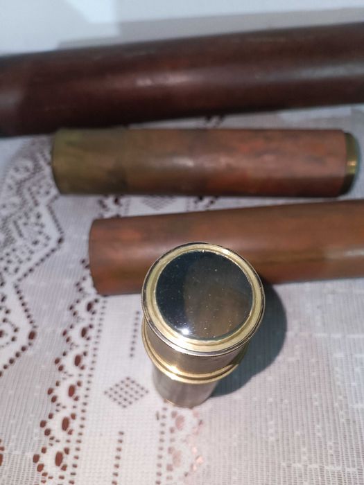 Binoculo antigo em latão com revestimento em madeira