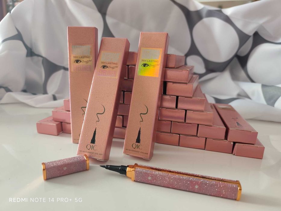 QIC Eyeliner do oczu , czarny