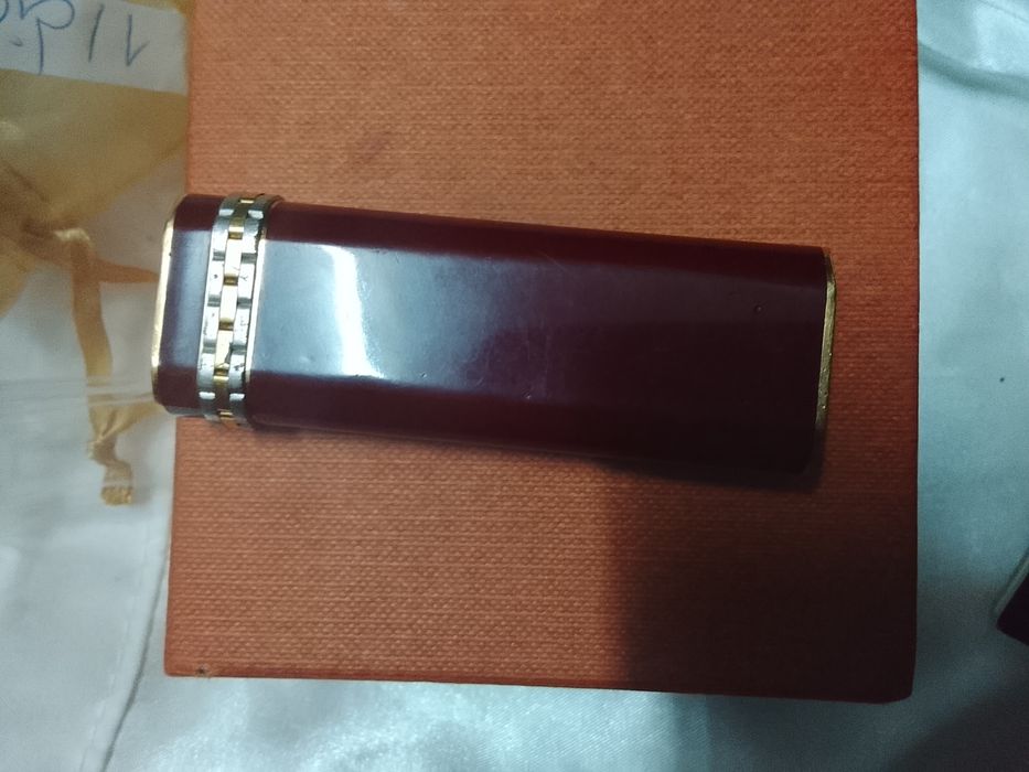 Isqueiro de marca CARTIER