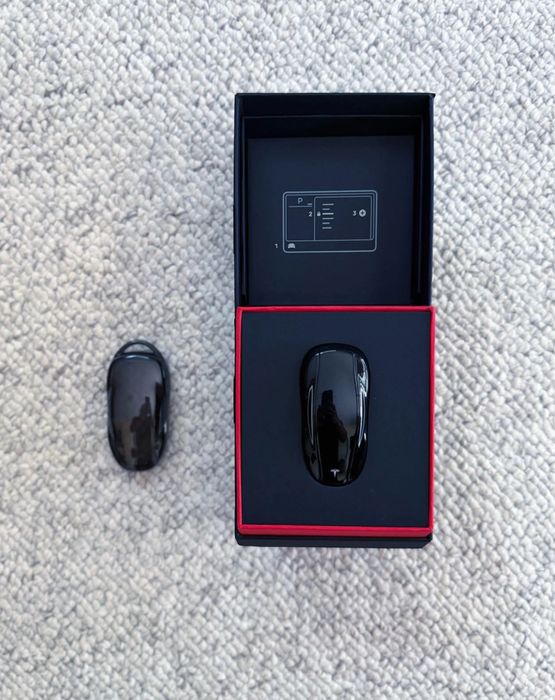 Ключ машинка Tesla  model 3 / Y + чохол в ПОДАРУНОК!