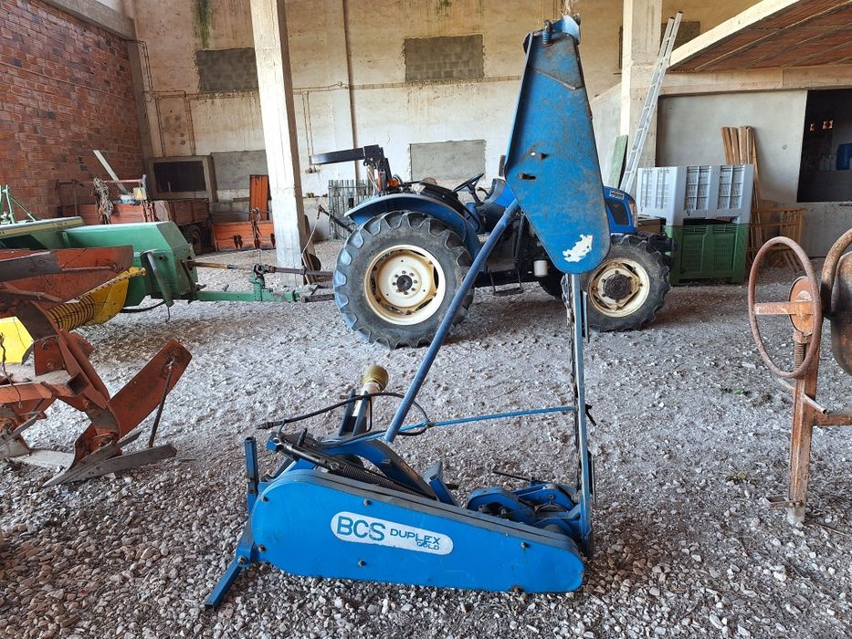 Enfardadeira, gadanheira e girassol