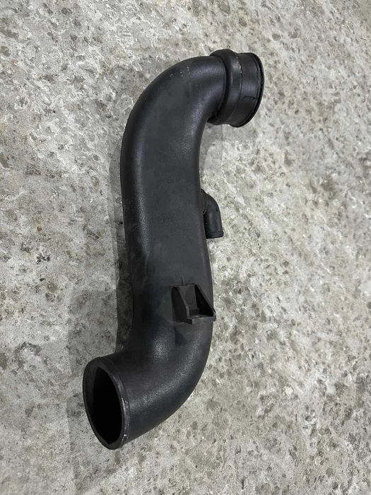 Патрубок интеркулера 1,9 cdti opel vectra c 2002-  55352724