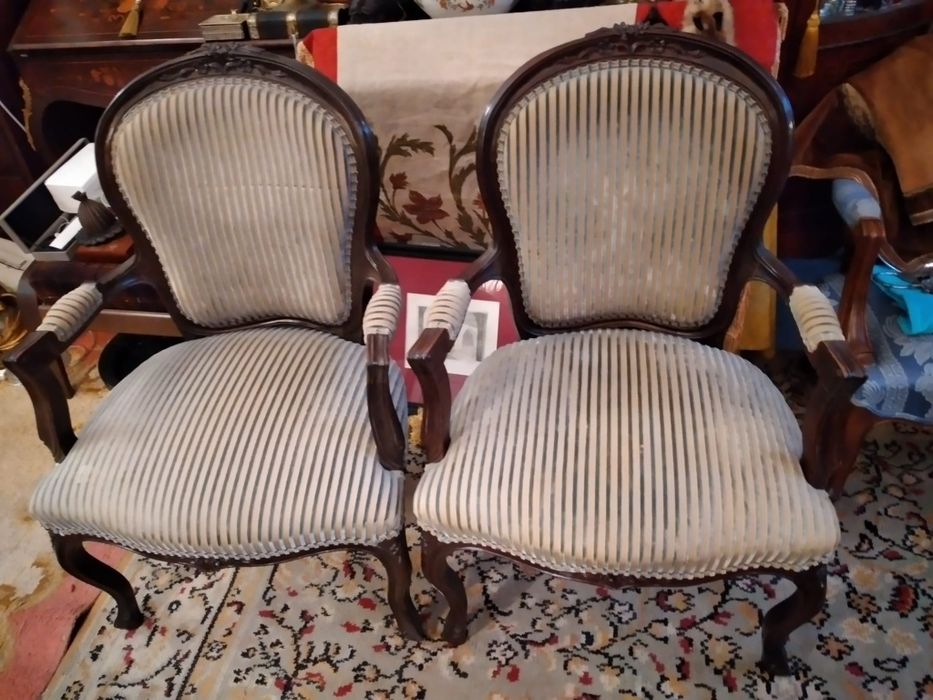 Par de cadeirões franceses em veludo.