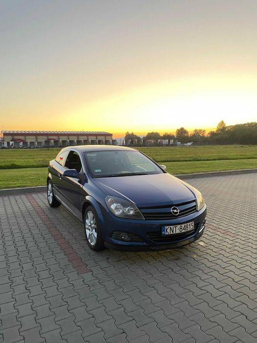Opel Astra H GTC 1.8 (2 komplety kół)