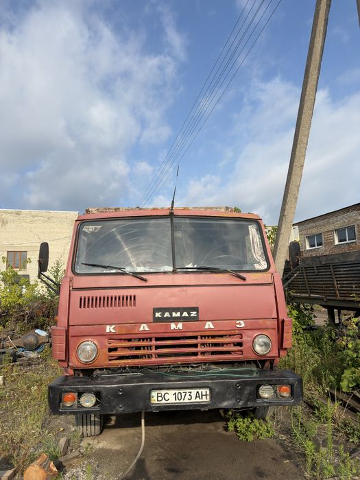 Продам камаз червоний