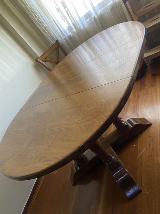 Mesa extensivel com 5 cadeiras