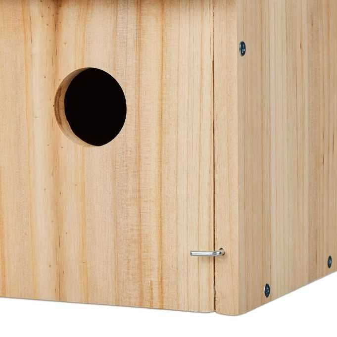 Drewniana budka lęgowa dla ptaków