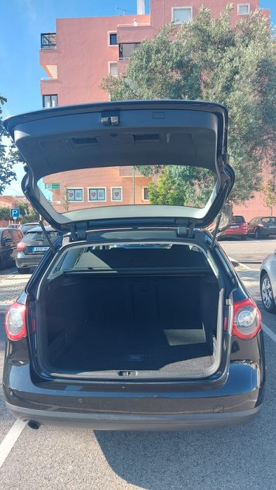 Carrinha Preta VW Passat TDI Bluemotion (1600)