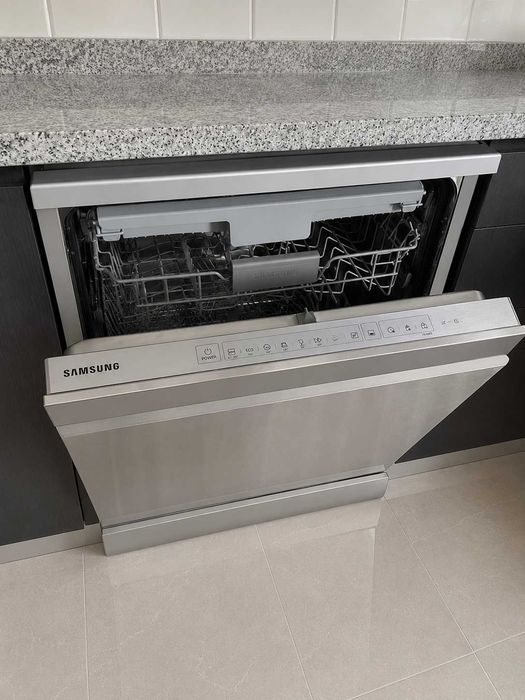 Máquina de Lavar Loiça Samsung [Bom preço]