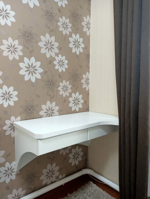 Навесной столик