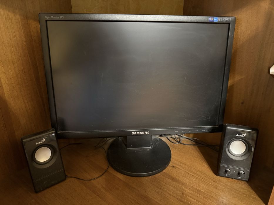 Монітор Samsung і колонки Genius