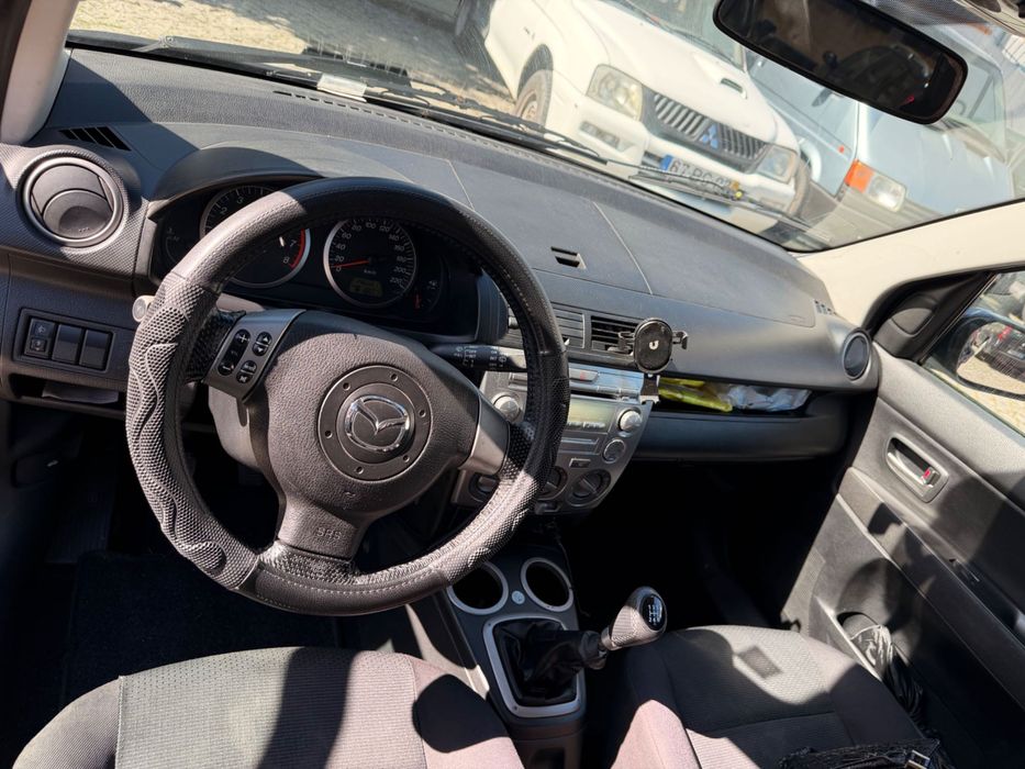 . Vendo Mazda 2 ano 2007, ideal para quem procura um carro económico, prático e de fácil condução, perfeito para o dia a dia.