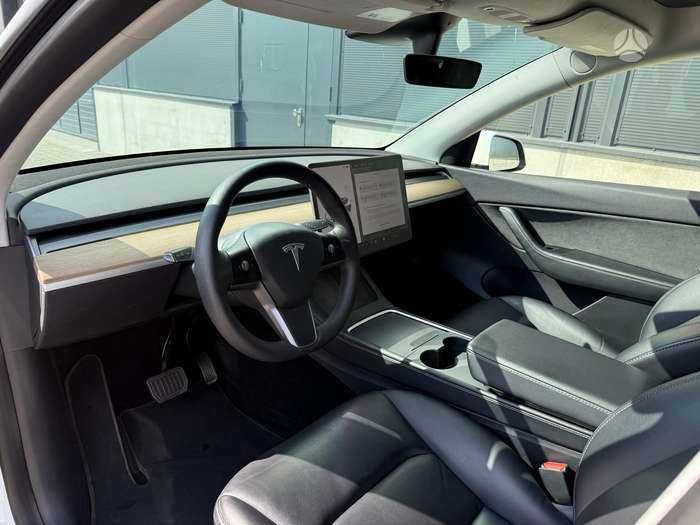 Tesla model Y 2021