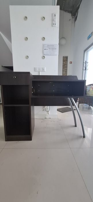 Balcão de recepção em madeira  wengue