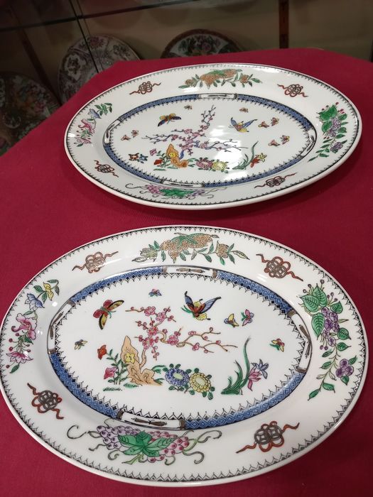 Porcelana  duas  travessas