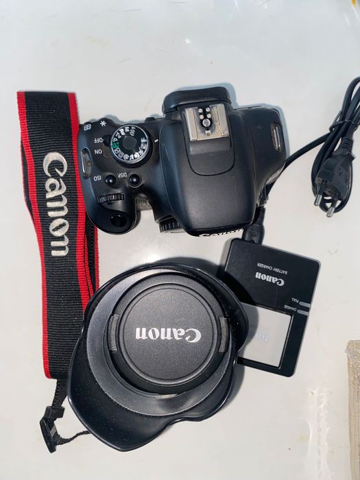 Canon 600D with lens