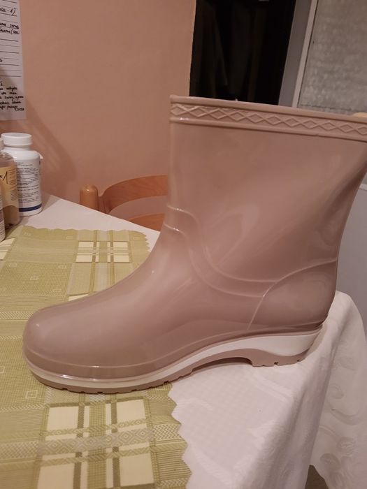 Gumiaki damskie beżowe