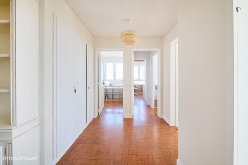 Quarto - localizado em Picoas Lisbon