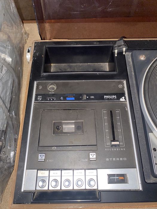 Vendo ou troco mesa de mistura da Philips com duas colunas
