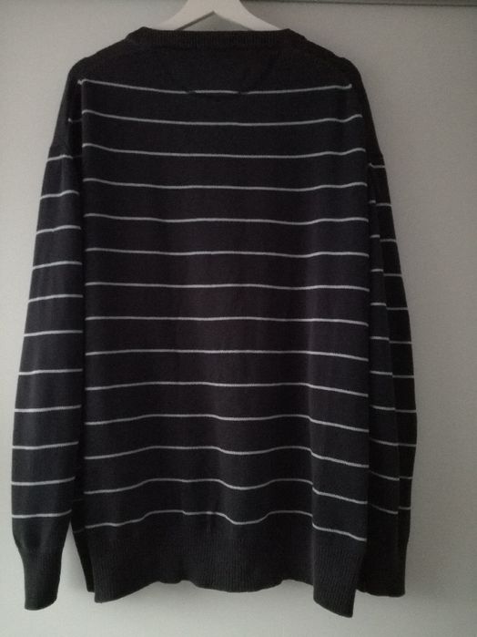 Sweter męski.