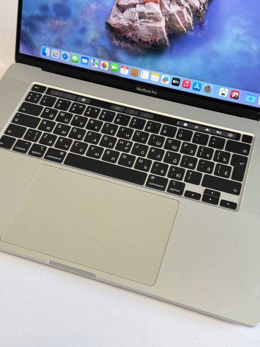 MacBook Pro 16” 2019р i7 16 gb RAM 512 gb SSD Silver 128 циклів
