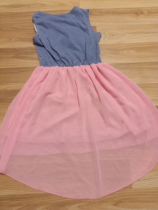 Trzy sukienki rozmiar 128/134